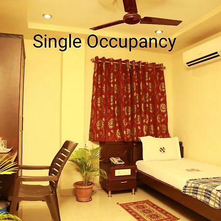 Hotel Sri Grands Rājahmundry Екстериор снимка