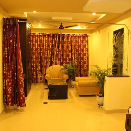 Hotel Sri Grands Rājahmundry Екстериор снимка