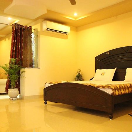 Hotel Sri Grands Rājahmundry Екстериор снимка