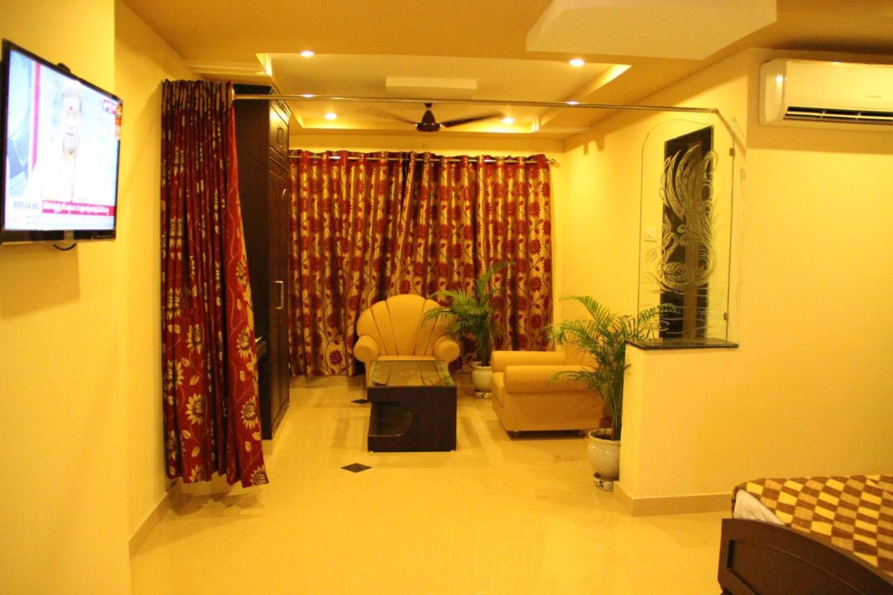 Hotel Sri Grands Rājahmundry Екстериор снимка