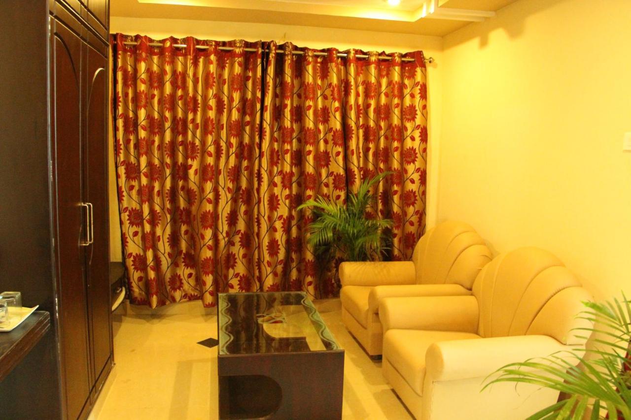 Hotel Sri Grands Rājahmundry Екстериор снимка